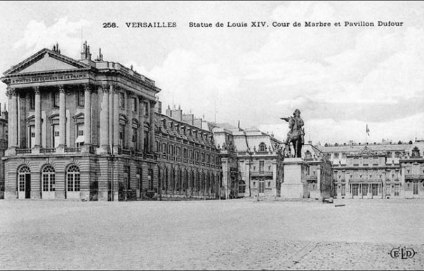 Equestrian statue of Louis XIV at Versailles2s